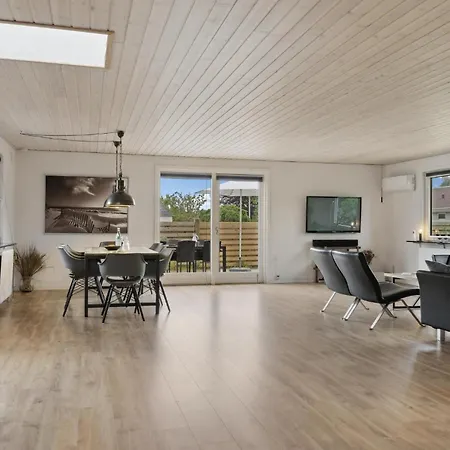 Stunning In With Kitchen Semesterbostad *