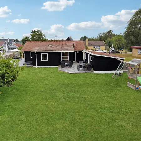 Stunning In With Kitchen Semesterbostad