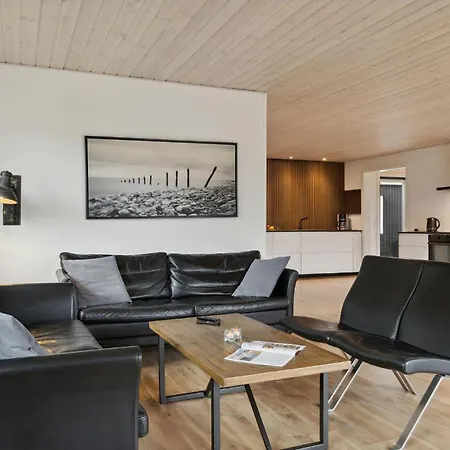 Stunning In With Kitchen بيت للعطل *