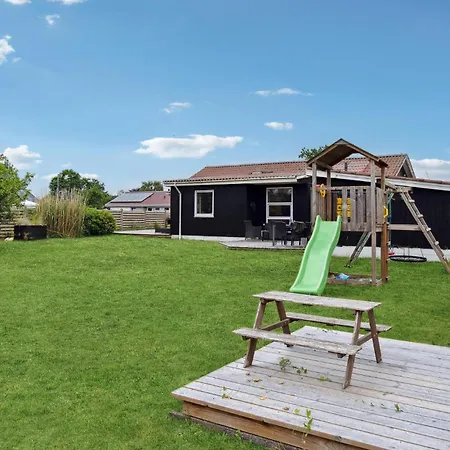 Semesterbostad Stunning In With Kitchen Ålbæk